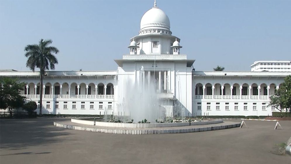 ছুটিতে পাঠানো ১২ বিচারপতিকে বেঞ্চ দিতে আবেদন