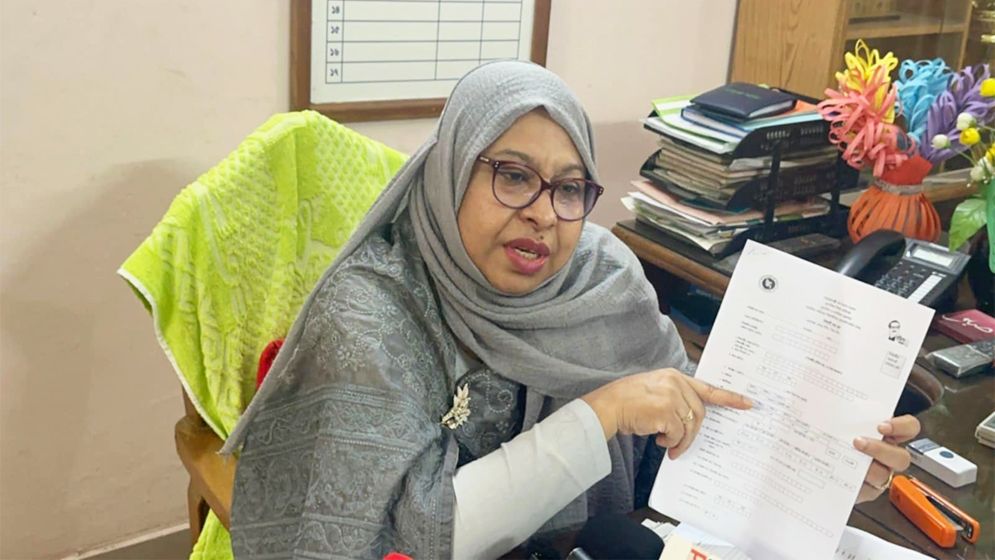 মুজিববর্ষের ছবিসহ ফর্ম বিতরণ, কারণ জানালেন প্রধান শিক্ষিকা
