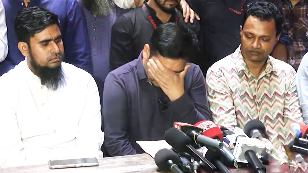 ক্ষয়ক্ষতির বর্ণনা দিয়ে কান্নায় ভেঙে পড়লেন মোল্লা কলেজের অধ্যক্ষ
