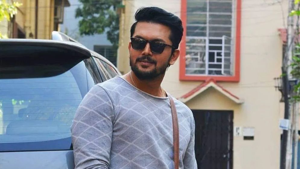 গোপনে থাকা আরিফিন শুভর দেখা মিললো ভারতে