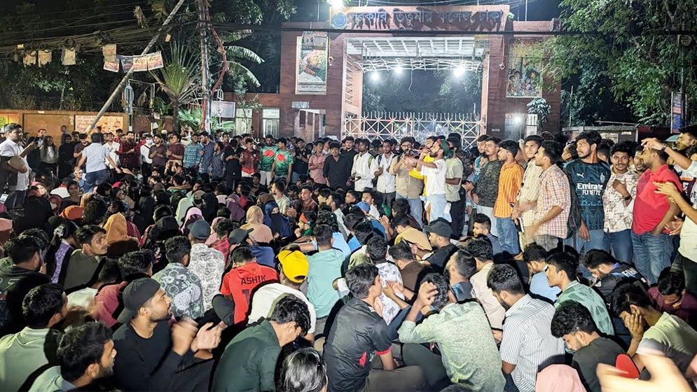 আবারো সড়ক অবরোধ তিতুমীর শিক্ষার্থীদের