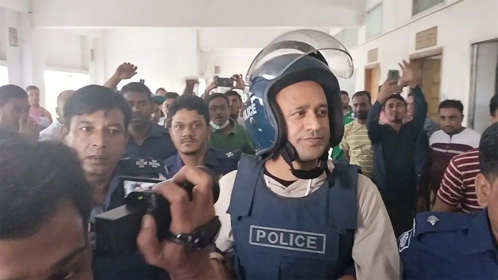 আদালতে কান্নায় ভেঙে পড়লেন ব্যারিস্টার সুমন