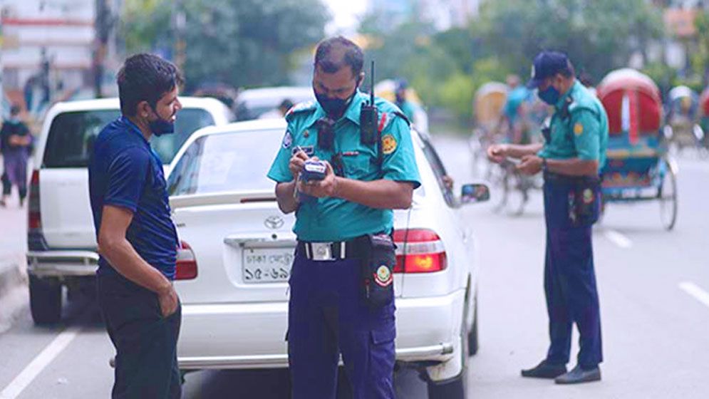 ট্রাফিক আইন লঙ্ঘন: ডিএমপিতে ৫২ লাখ ৭৫ হাজার টাকা জরিমানা