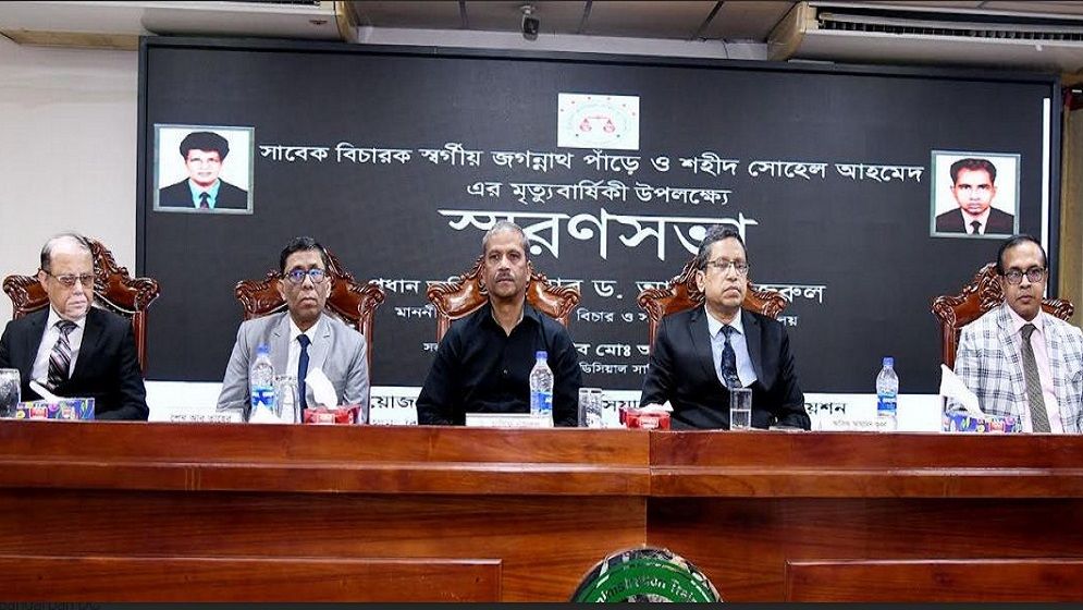 বিদেশি হস্তক্ষেপে বিগত সরকার ফ্যাসিস্টে পরিণত হয়েছিল: আইন উপদেষ্টা