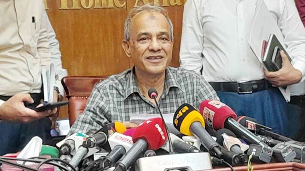 রাস্তায় দোকানপাট বসতে দেয়া হবে না: স্বরাষ্ট্র উপদেষ্টা
