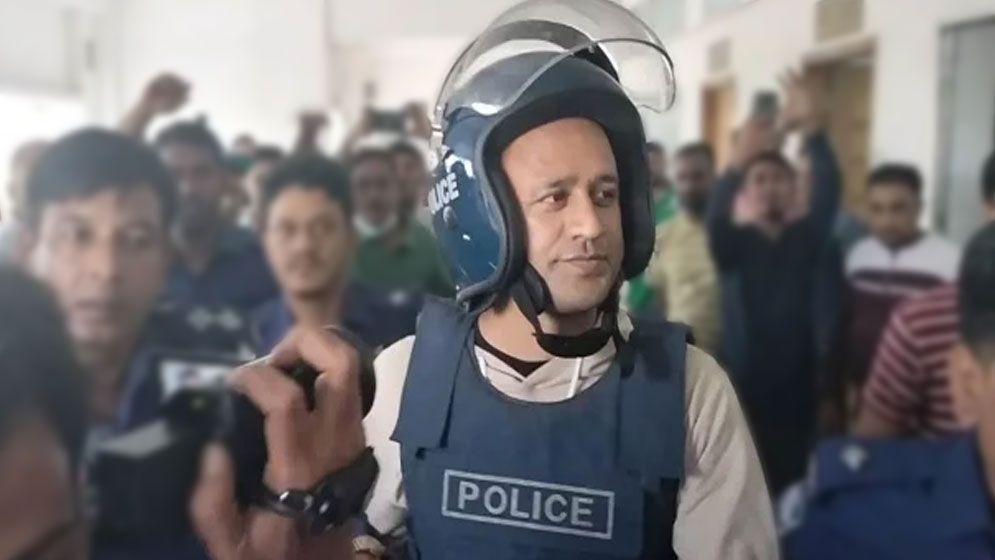 ব্যারিস্টার সুমনকে ব্যাপক জিজ্ঞাসাবাদ করা হচ্ছে