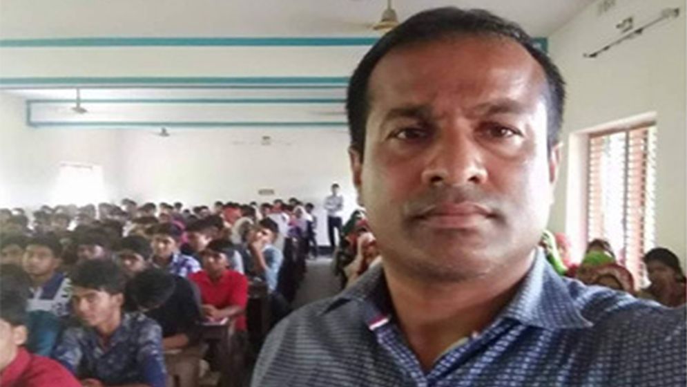 আনন্দ মণ্ডলের শিক্ষকতার স্বপ্ন কেড়ে নিয়েছে আওয়ামী লীগের কাউন্সিলর !