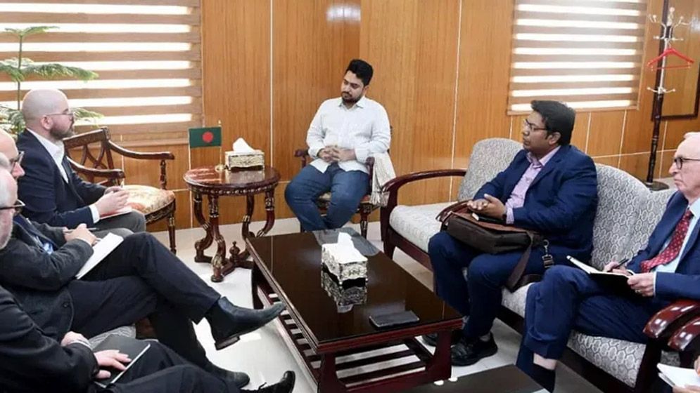 তথ্য উপদেষ্টার বক্তব্য নিয়ে ধোঁয়াশা, কর্মকর্তা প্রত্যাহার