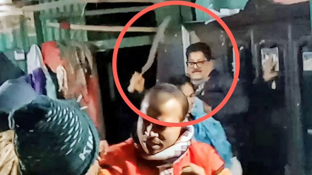 অস্ত্র হাতে শ্রমিকলীগ নেতার ভিডিও ভাইরাল