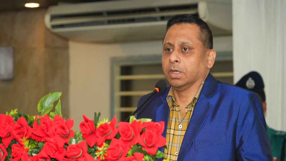 পুলিশ জনগণের সেবক হিসেবে কাজ করবে: ডিবি প্রধান