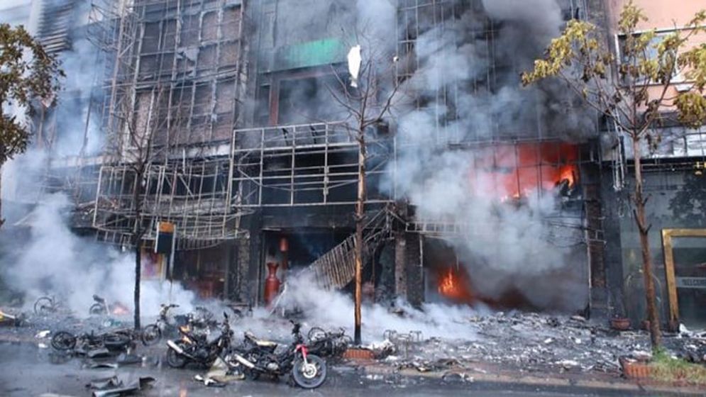 হ্যানয়ের পানশালায় আগুনে নিহত ১১