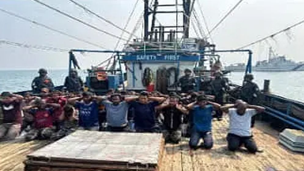 ভারতীয় কোস্টগার্ডের হাতে আটক বাংলাদেশি নাবিকদের ছবি প্রকাশ
