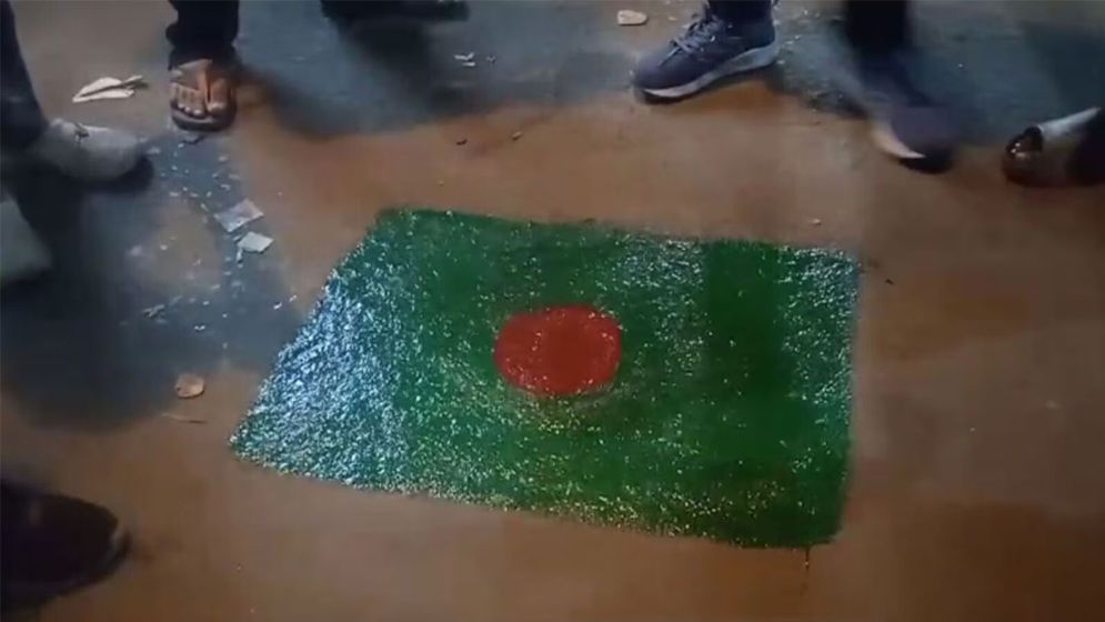 পশ্চিমবঙ্গে বাংলাদেশের পতাকা অবমাননা, গ্রেপ্তার ৩