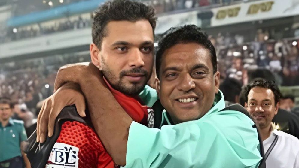 মাশরাফি ও তার বাবাসহ ২৯৫ জনের নামে মামলা
