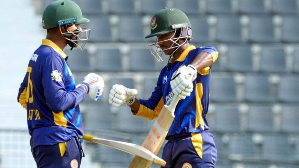 ৪১২ রানের ম্যাচে শেষ ওভারের রোমাঞ্চে জিতল ঢাকা