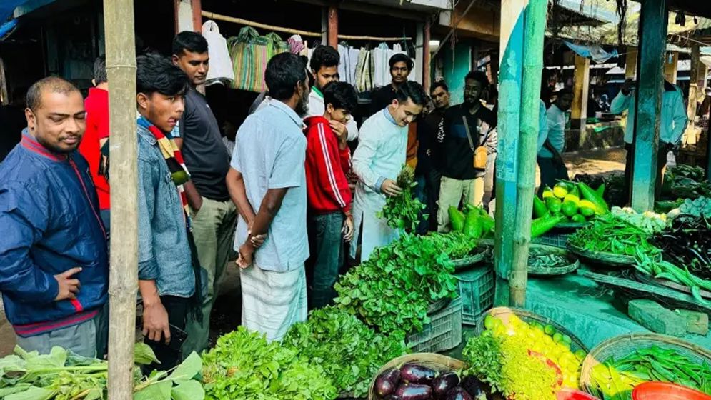 বাজার ঘুরে পণ্যের দর নিয়ে সারজিসের স্ট্যাটাস, যা লিখলেন