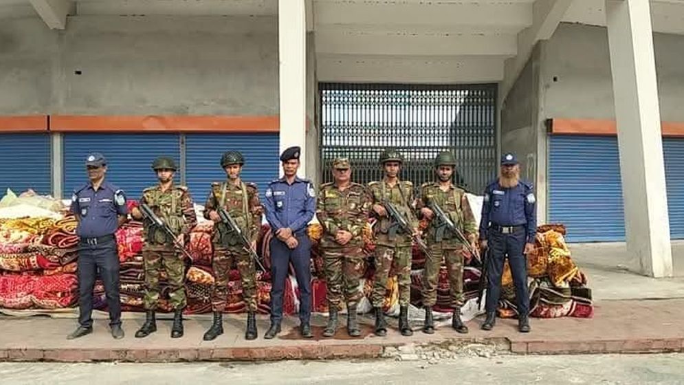 ২ কোটি টাকা মূল্যের ভারতীয় পণ্যসহ আটক ৩