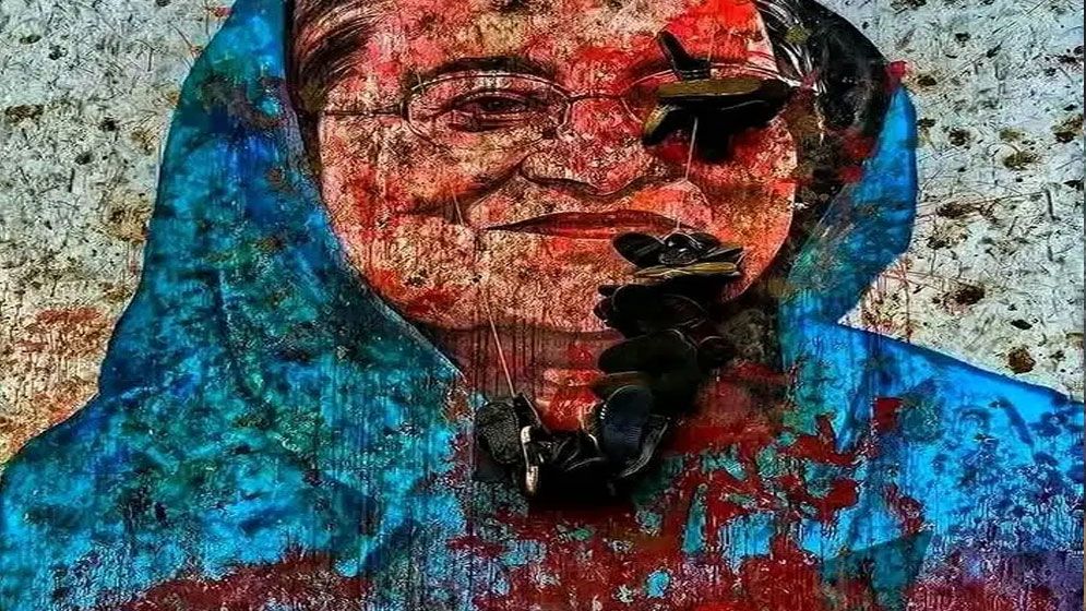 গভীর রাতে শেখ হাসিনার ‘ঘৃণাস্তম্ভের’ গ্রাফিতি মোছায় বিক্ষোভ, প্রক্টরের পদত্যাগ দাবি