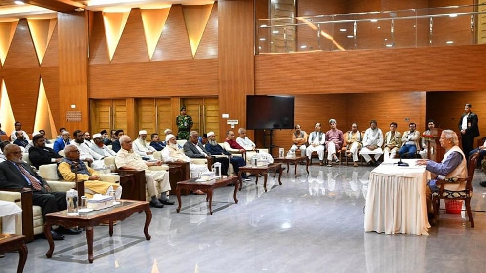 যে তিন বিষয়ে রাজনৈতিক দলগুলোর পরামর্শ চাইলেন প্রধান উপদেষ্টা