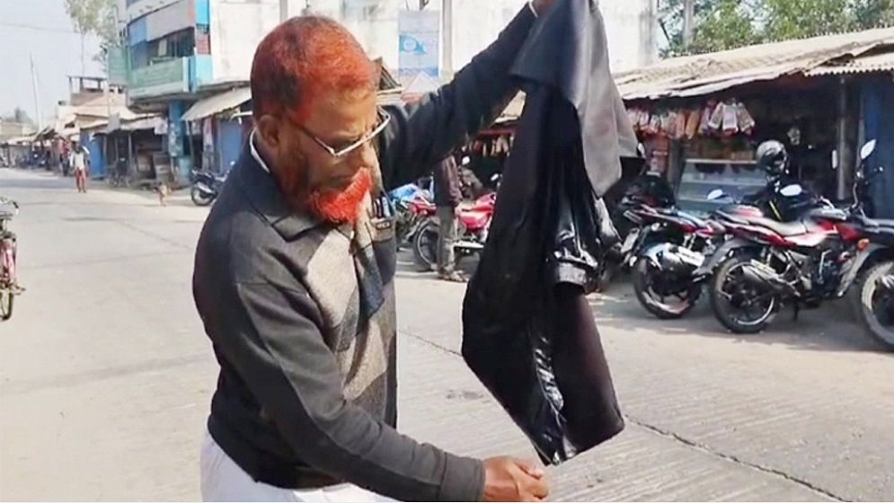 ‘মুজিব কোট’ পুড়িয়ে পদত্যাগ করলেন আওয়ামী লীগ নেতা