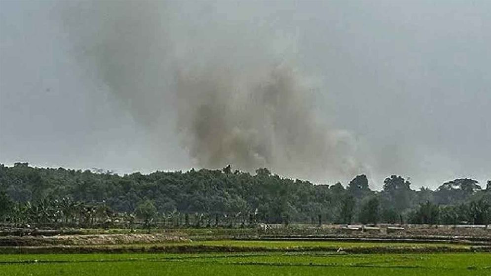 বিস্ফোরণের বিকট শব্দে রাতে ঘুম ভাঙলো সীমান্তবাসীর