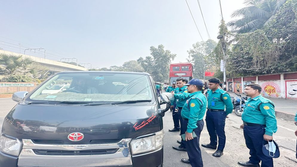 রাজধানীজুড়ে কঠোর নিরাপত্তা, মোড়ে মোড়ে চেকপোস্ট