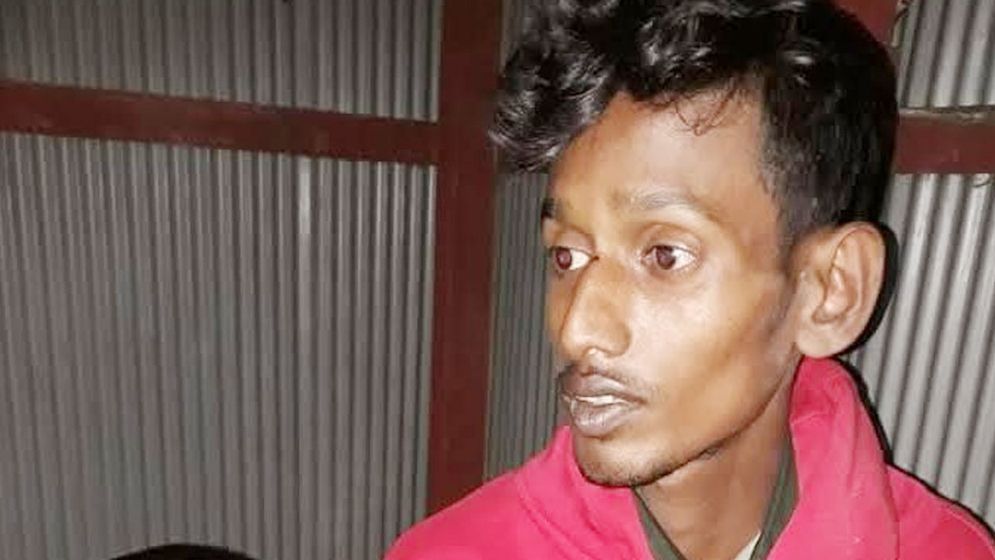 স্ত্রীকে হত্যার পর খাটে শুয়ে ছিল স্বামী