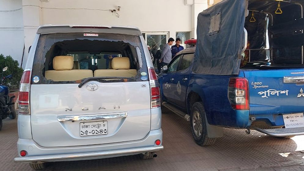 তাহেরিকে গ্রেপ্তার অভিযানে পুলিশের গাড়ি ভাঙচুর, ৬ পুলিশ আহত
