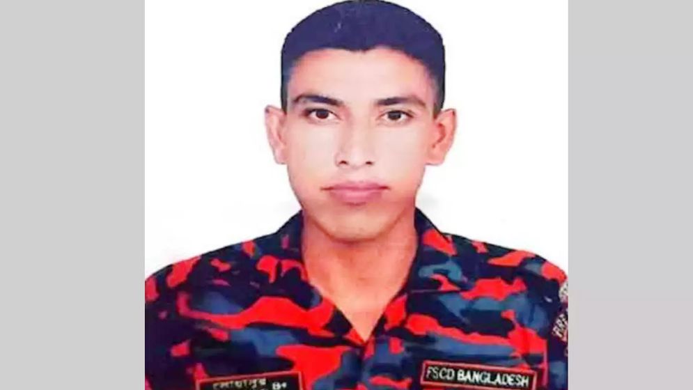 শেষ ছুটিতে চিরনিদ্রায় শায়িত ফায়ার ফাইটার নয়ন