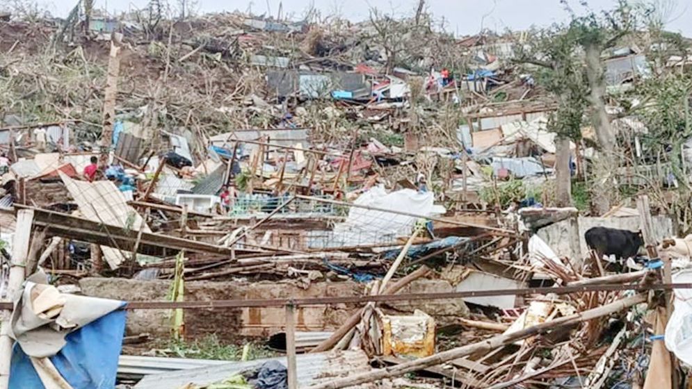 ফ্রান্সের মায়োটে ঘূর্ণিঝড়ে শতাধিক মানুষের মৃত্যুর শঙ্কা