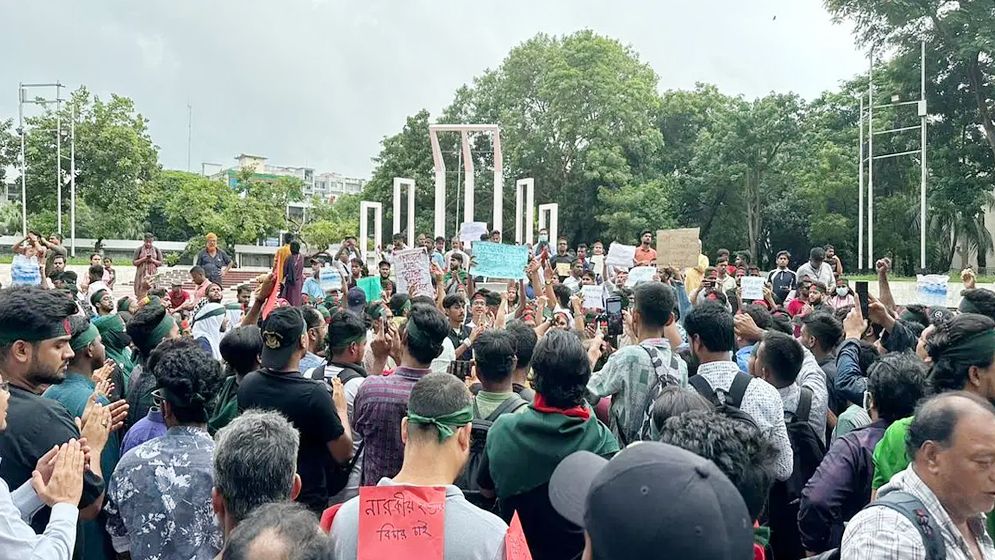 উত্তাল শহীদ মিনার, শেখ হাসিনার ফাঁসি দাবি