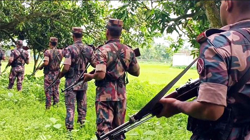 সীমান্তে সাউন্ড গ্রেনেড-টিয়ারশেল ব্যবহারের অনুমতি পেলো বিজিবি