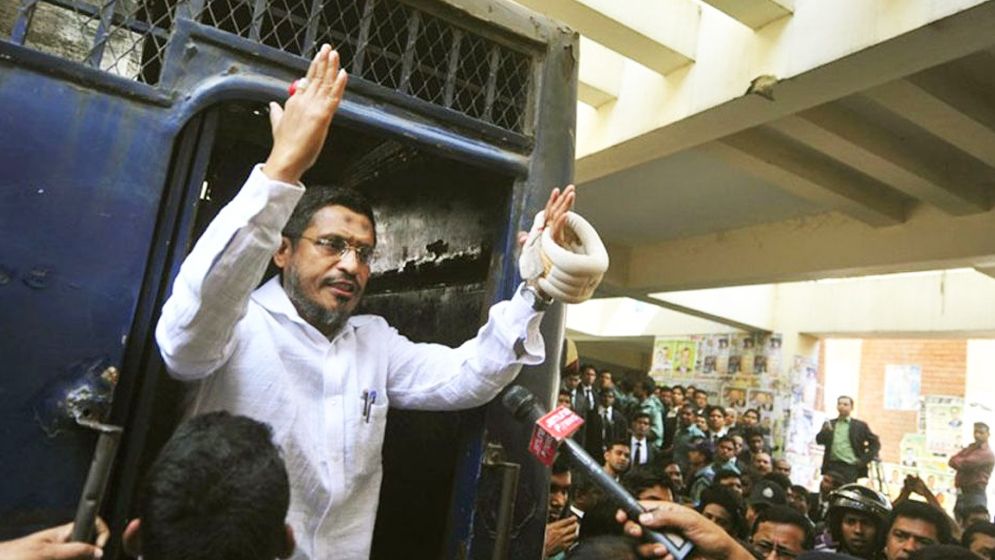 বাবরের মুক্তির অপেক্ষায় কারাগারের সামনে নেতাকর্মীদের ভিড়