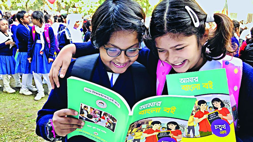 শিক্ষার্থীদের বই পাওয়া নিয়ে যা জানালেন প্রাথমিক ও গণশিক্ষা উপদেষ্টা