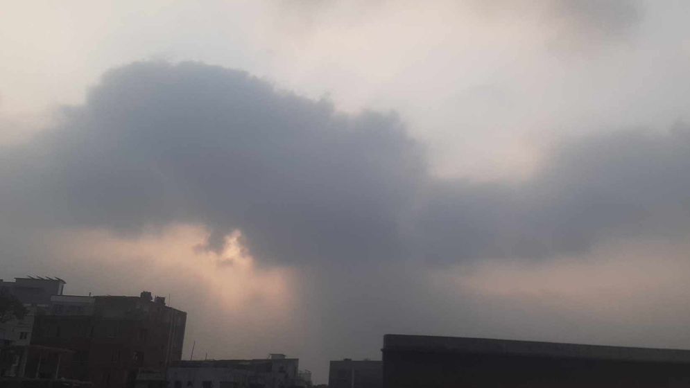 রাজধানীর আকাশ মেঘলা, তাপমাত্রা-বৃষ্টি নতুন বার্তা