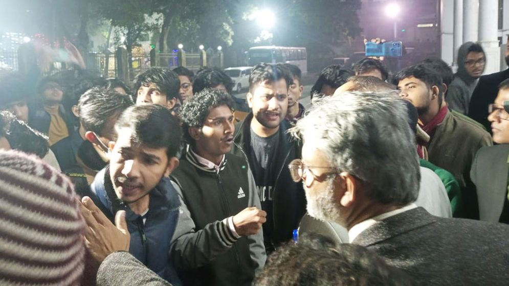 ঢাবি উপাচার্যের সঙ্গে বাগ্বিতণ্ডা, ৪ ছাত্রদল নেতাকে শোকজ