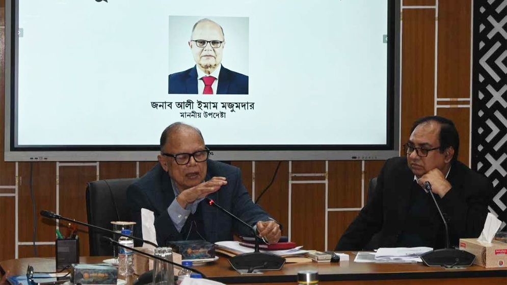 আইন বিধি মেনে কাজ করতে হবে : ভূমি উপদেষ্টা