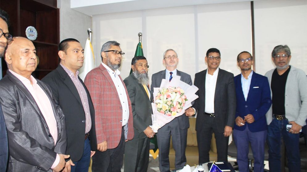 বাংলাদেশের ব্যবসায়ীদের সর্বাত্মক সহযোগিতার আশ্বাস মাইকেল মিলারের