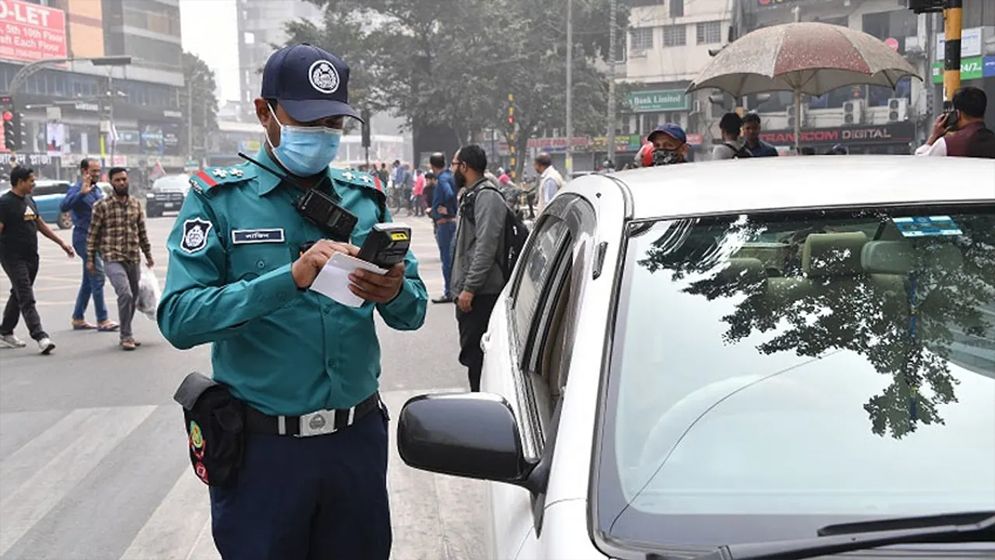 ট্রাফিক আইন লঙ্ঘন: ডিএমপির ১ হাজার ৭০২ মামলা