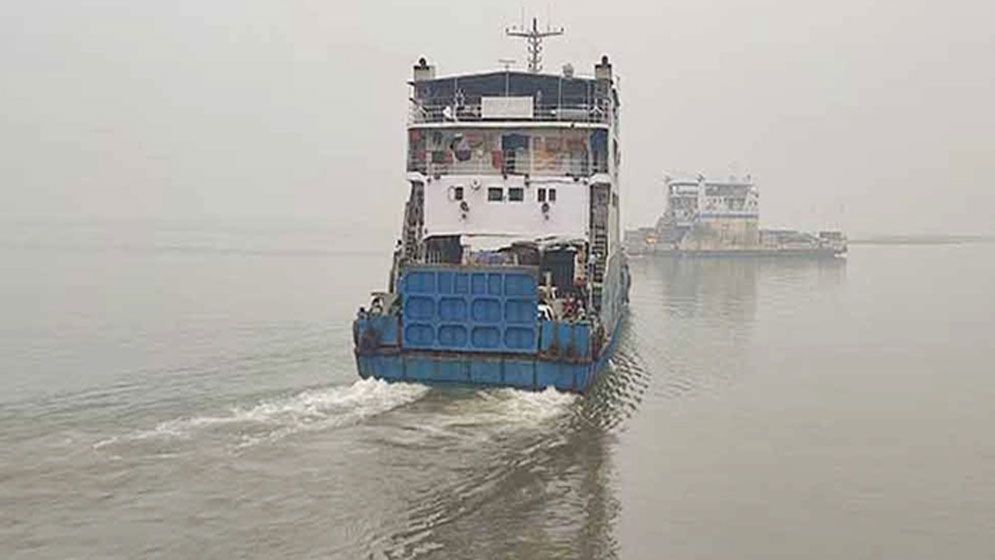 দৌলতদিয়া-পাটুরিয়া নৌপথে ফেরি চলাচল স্বাভাবিক