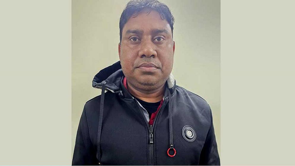 থানা থেকে পালালেন গ্রেপ্তার হওয়া সাবেক ওসি শাহ আলম