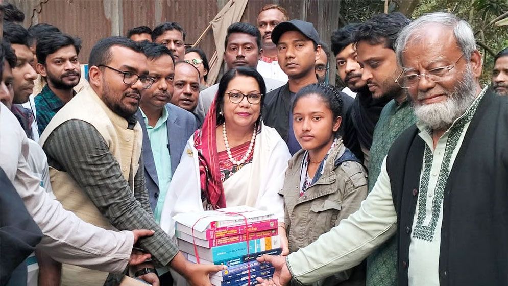মেধাবী নন্দিনীর পাশে দাঁড়ালেন তারেক রহমান