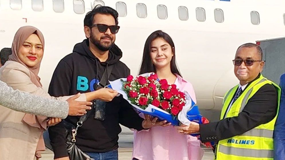দেশ ছাড়লেন তাহসান-রোজা