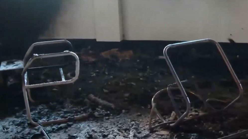 বকশীবাজারে অস্থায়ী আদালতে আগুন