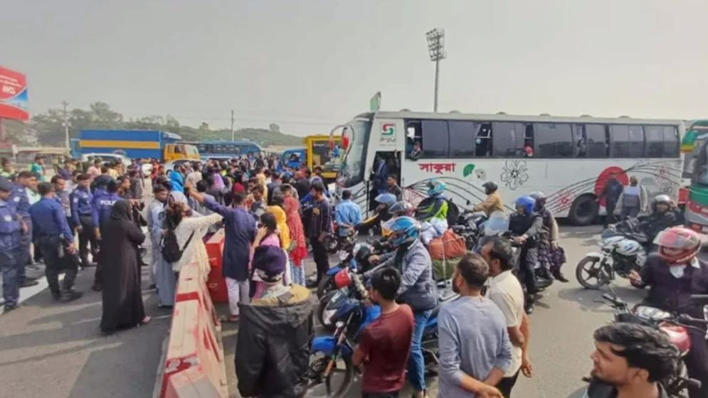 থানা থেকে যুবদল নেতাকে ছিনিয়ে নেয়ার প্রতিবাদ, ঢাকা-মাওয়া এক্সপ্রেসওয়ে অবরোধ