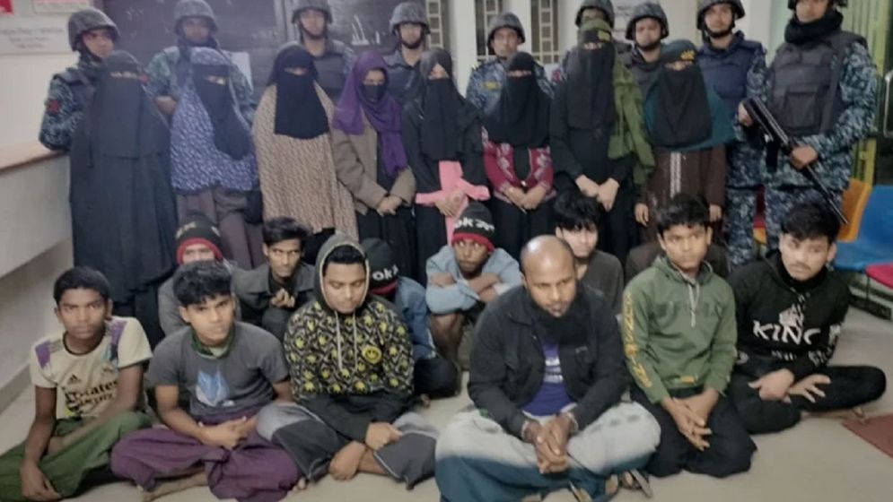 মালয়েশিয়া যাওয়ার পথে বাংলাদেশিসহ ১৯ রোহিঙ্গা আটক