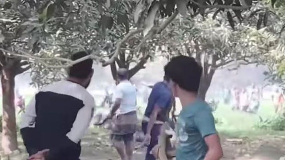 সীমান্তে ভারতীয়-বাংলাদেশিদের মধ্যে সংঘর্ষ, বিএসএফের গুলি, পাঁচজন আহত