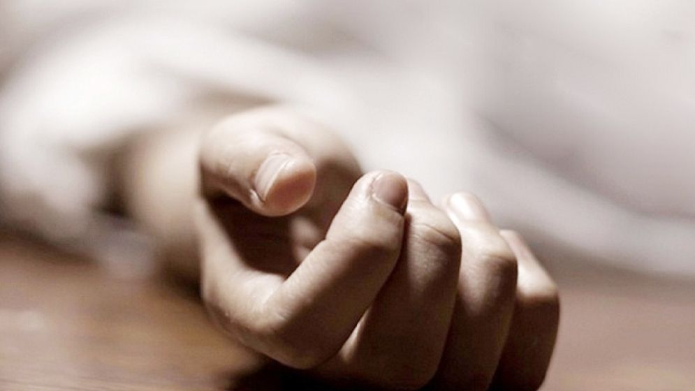 স্ত্রীর প্রেমিককে কোপালেন স্বামী