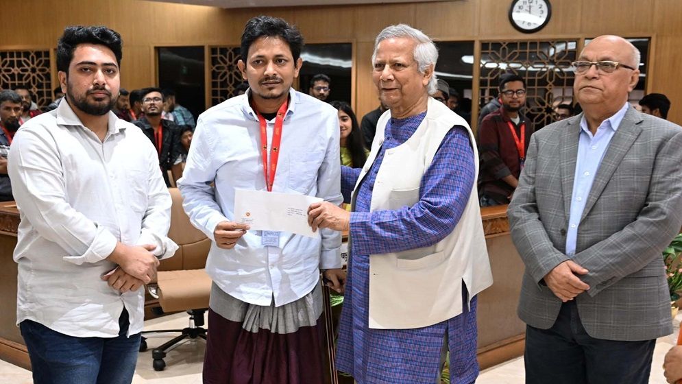 বিরোধ মীমাংসার আহ্বান প্রধান উপদেষ্টার