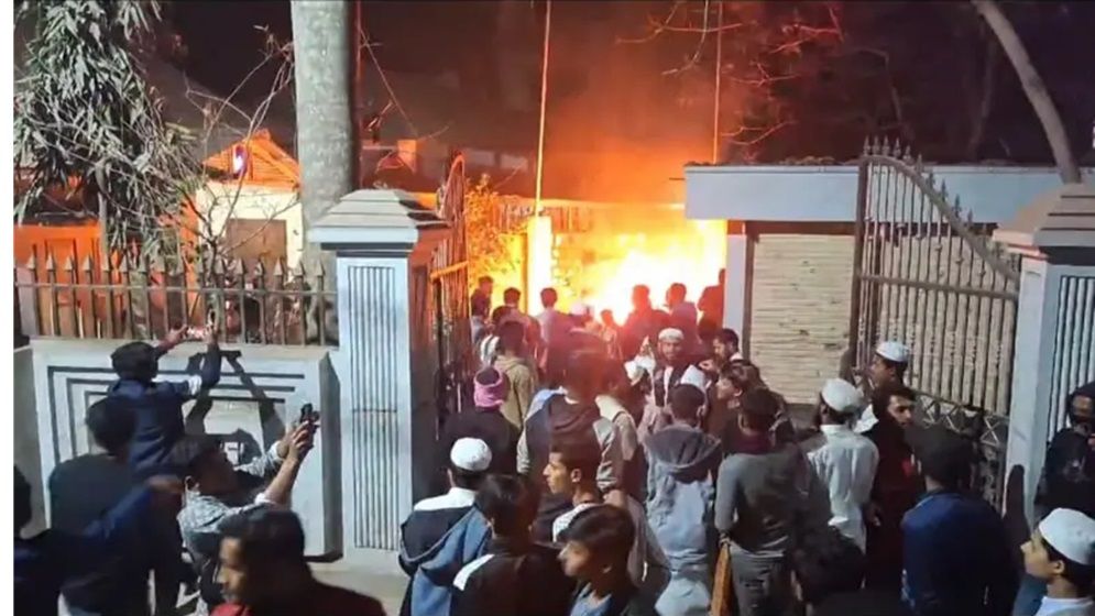 সাবেক রাষ্ট্রপতি আবদুল হামিদের বাড়িতে হামলা